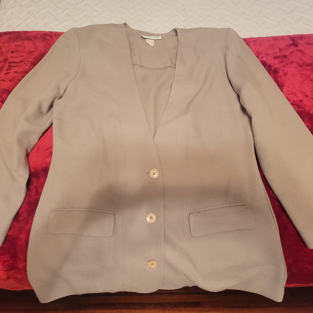Diana Hartman Dress Tan Blazer with Contemporary Design and Versatile Fit
